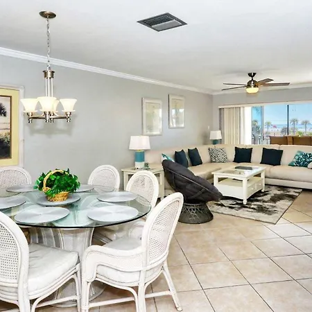 Villa Crescent Royale 201